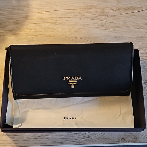 Prada Black Nylon & Saffiano wallet - includes box and card - Picture 5 of 16